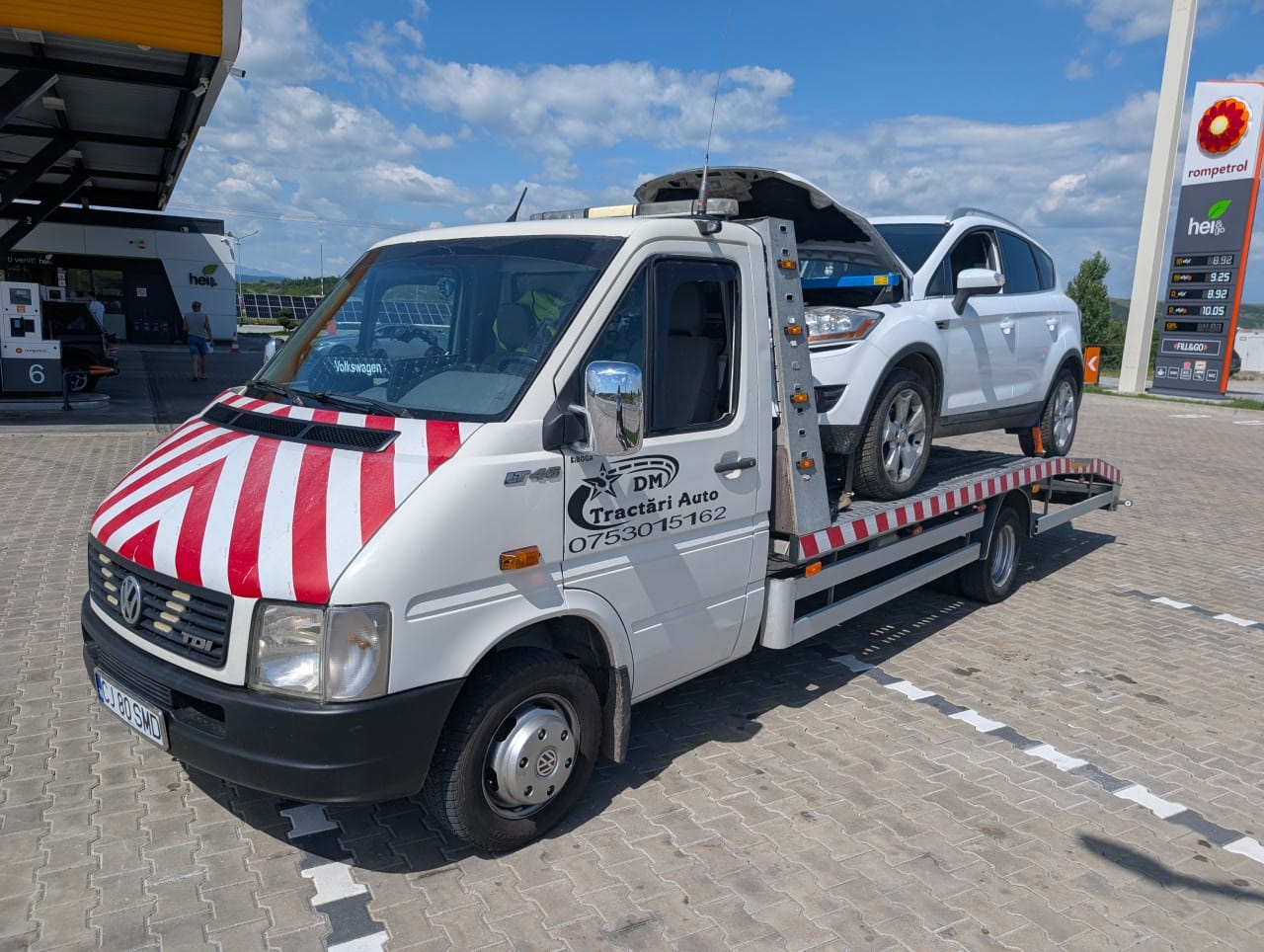 Autospecială de tractări Alextrans fotografiată din față